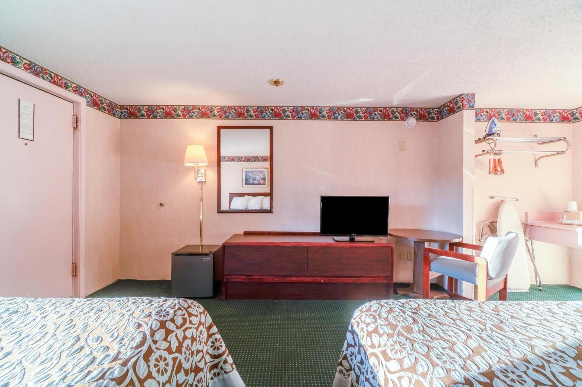 Ozark Junction Mountain View By Oyo Motel Exterior foto