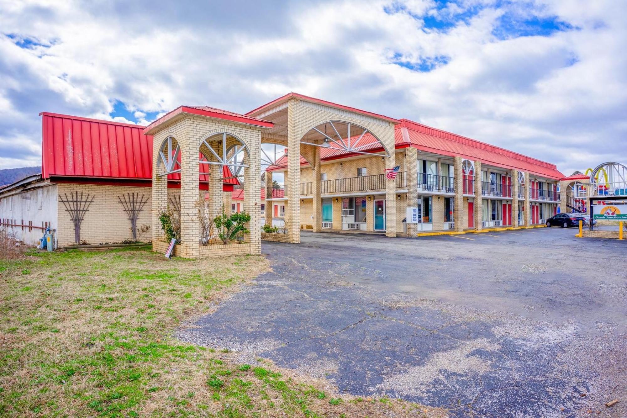 Ozark Junction Mountain View By Oyo Motel Exterior foto
